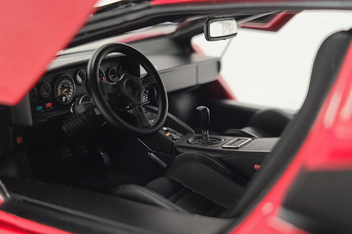 Lamborghini Countach 5000S | 1:18 Scale Diecast Model Car by Kyosho | Interior Left
