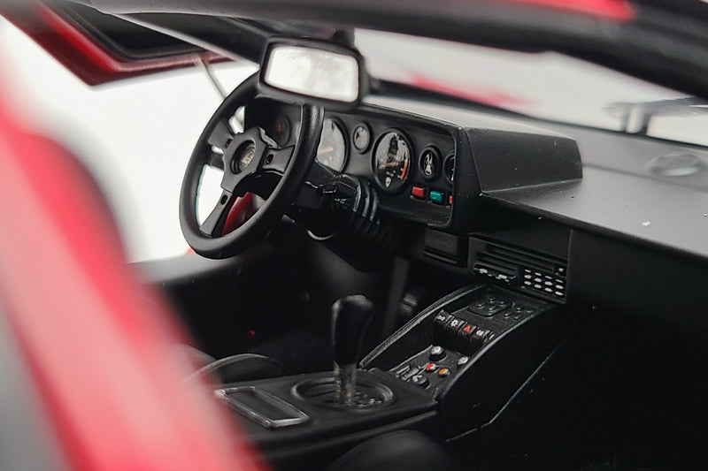 Lamborghini Countach 5000S | 1:18 Scale Diecast Model Car by Kyosho | Interior Right