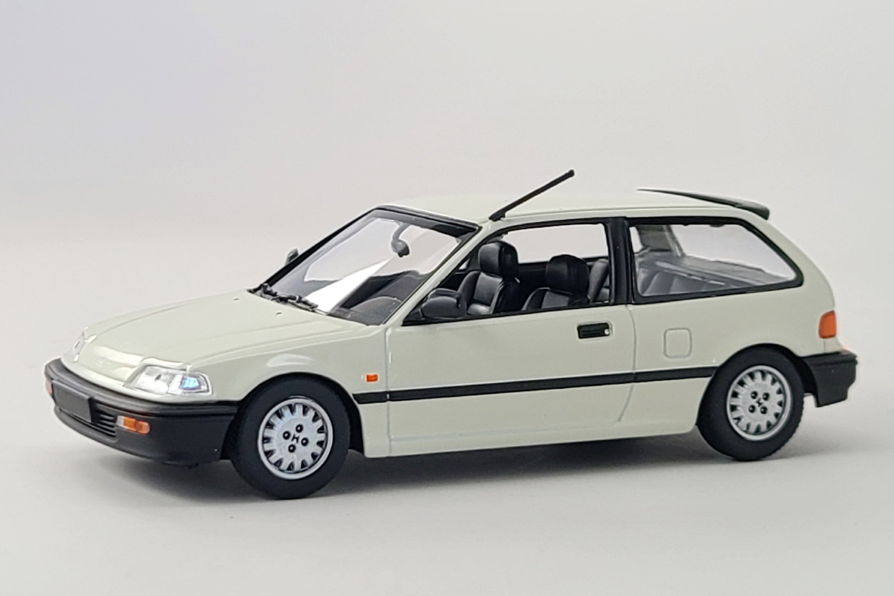 Honda Civic (EF) | 1:43 Scale Model Car by Maxichamps | Front Quarter